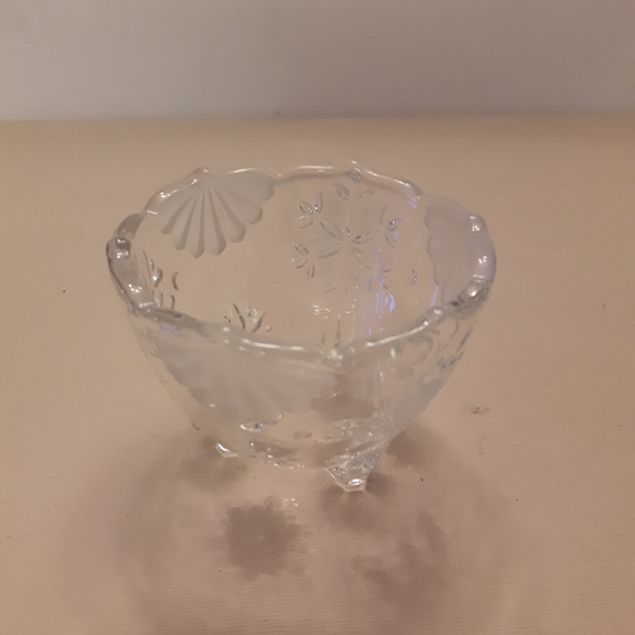 Small round clear glass serving candy dish - Picture 2 of 8